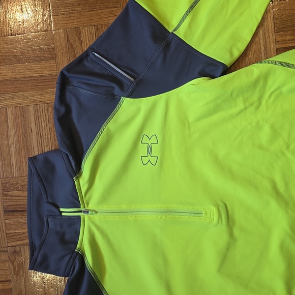 Under Armoir Zip Up. SIZE Medium - Picture 2 of 4